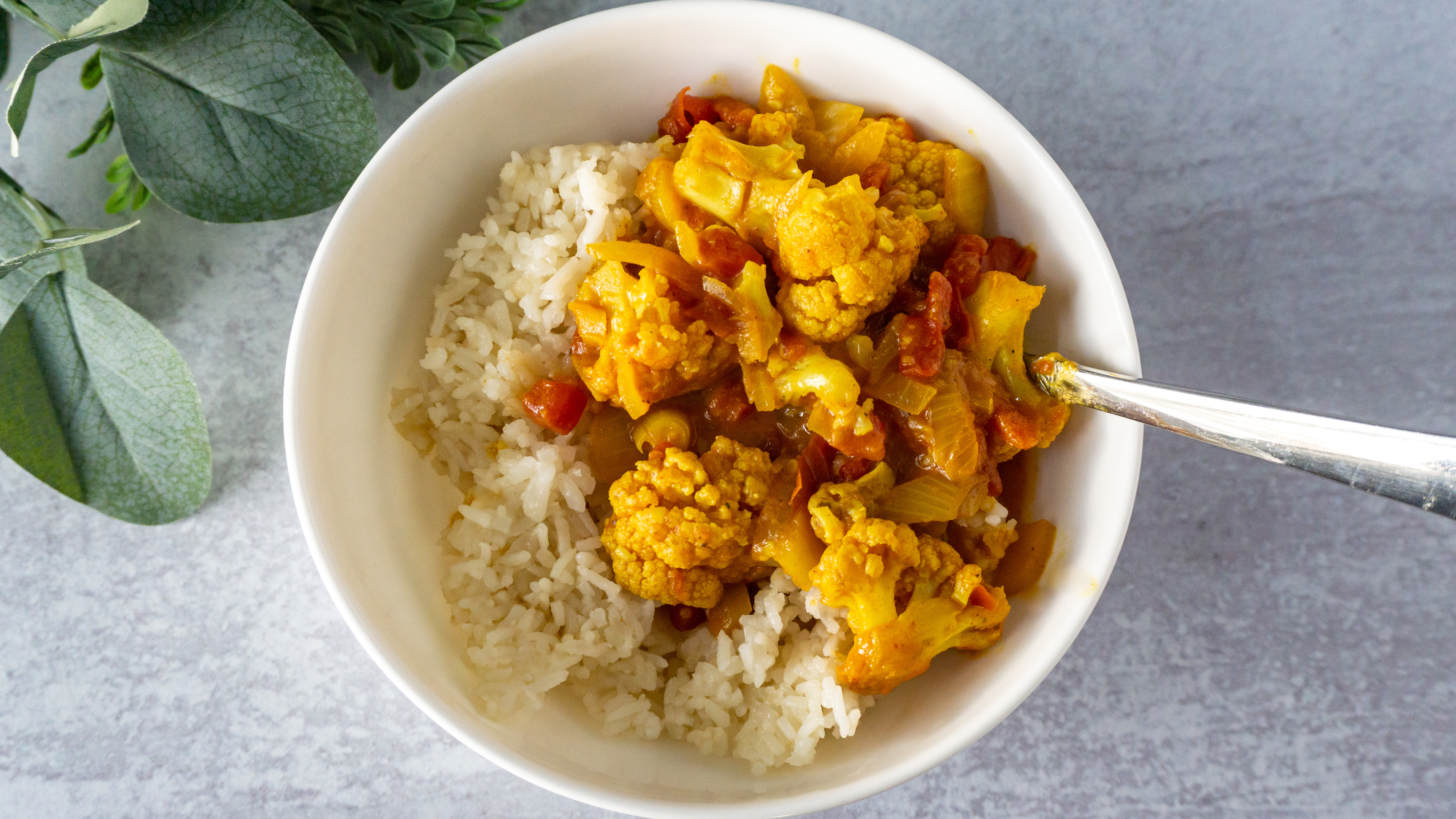 vegan cauliflower curry dish recipe